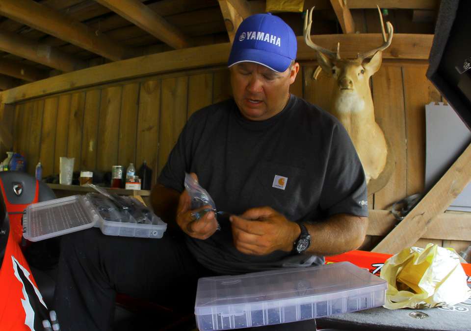  With a deer looking over his shoulder, Scroggins decided to stick with what he does best, work on his fishing tackle. 