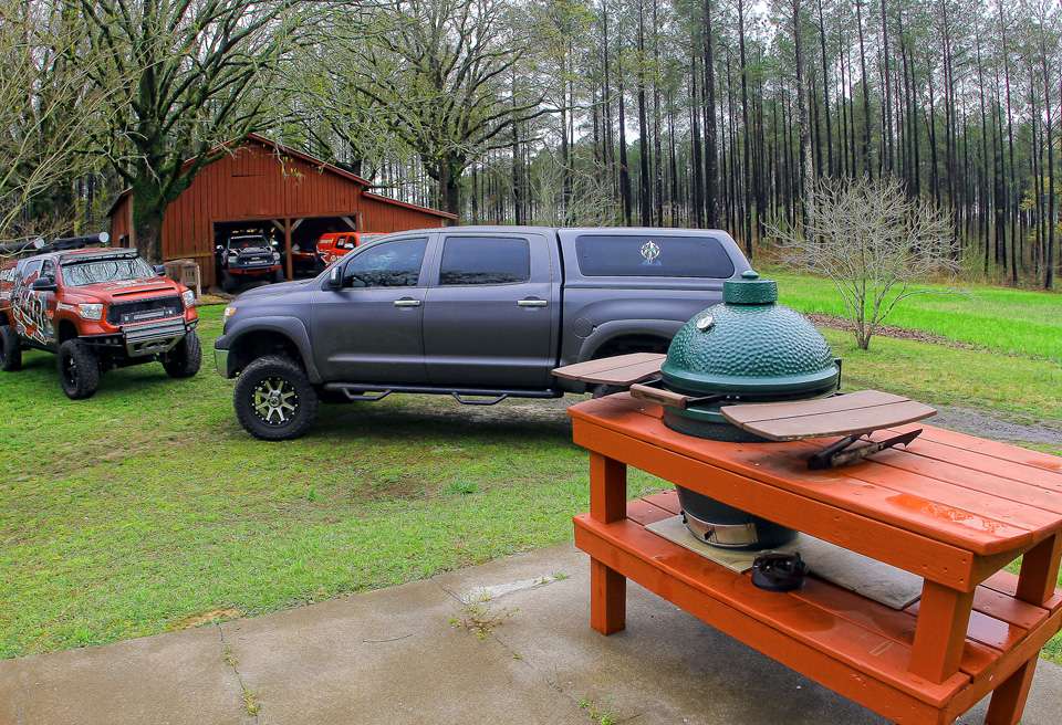 As we were leaving we couldnât help but notice the grill outside. Scroggins may not be the man when it comes to rigging up trucks, but weâll figure heâll shine this evening when the charcoal gets lit. His prowess with a grill has been enjoyed on many an Elite Series road trip. 