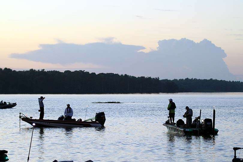 Todayâs forecast calls for partly sunny skies with highs in the low 80s. A stray shower is possible. One of those is in the background, currently off the coast of Louisiana near New Orleans. 