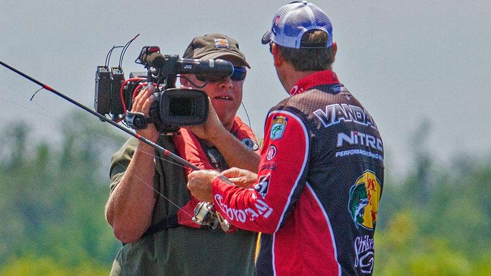 Rick Mason, Bassmaster cameraman since 2001, passed away on Oct. 24, 2016 of a severe heart attack. The news shocked many in the Bassmaster world, including Kevin VanDam, who had spent many competition days with Mason as videographer.