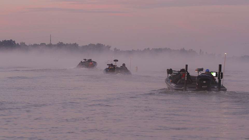 Head out on the final day of the Bass Pro Shops Bassmaster Central Open #2 on the Red River as 2nd place Tommy Murray, 3rd place Luke Estel and the rest of the Top 12 look to chase down Alton Jones Jr.