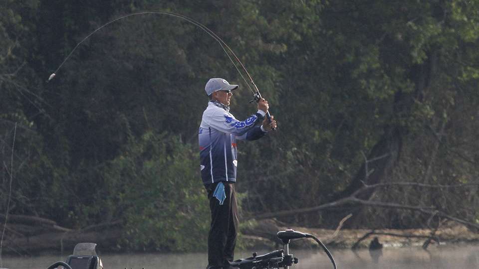 He did mix in numerous baits like a spinnerbait, crankbait and he did flip at the numerous stump targets.