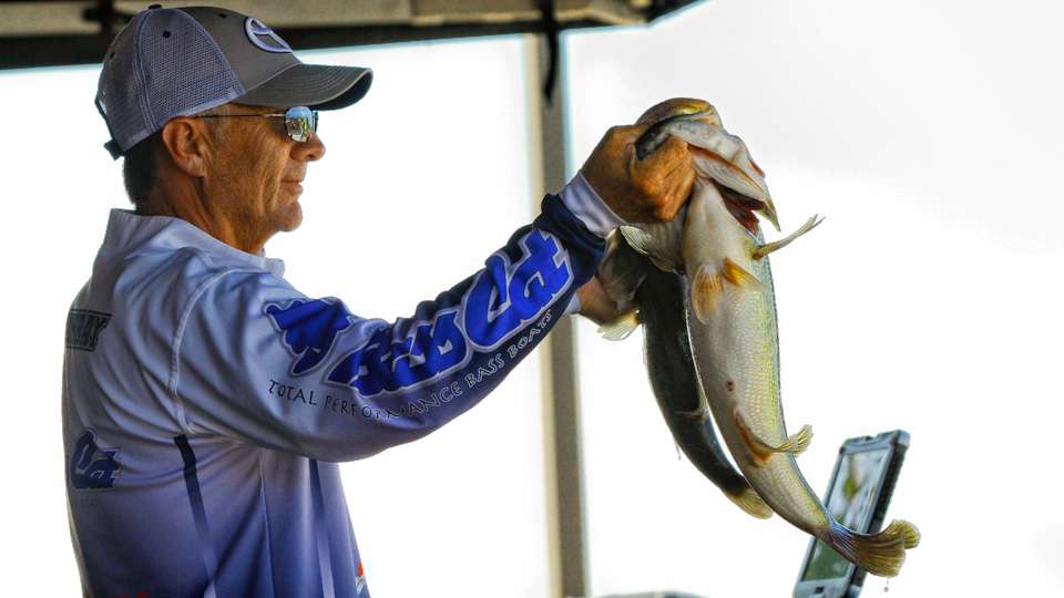 Tommy Murray brought in the heaviest limit of the tournament early in the weigh-in.  His five fish limit weighed 13 pounds and included the biggest bass weighed after two days at 6 pounds, 2 ounces.
