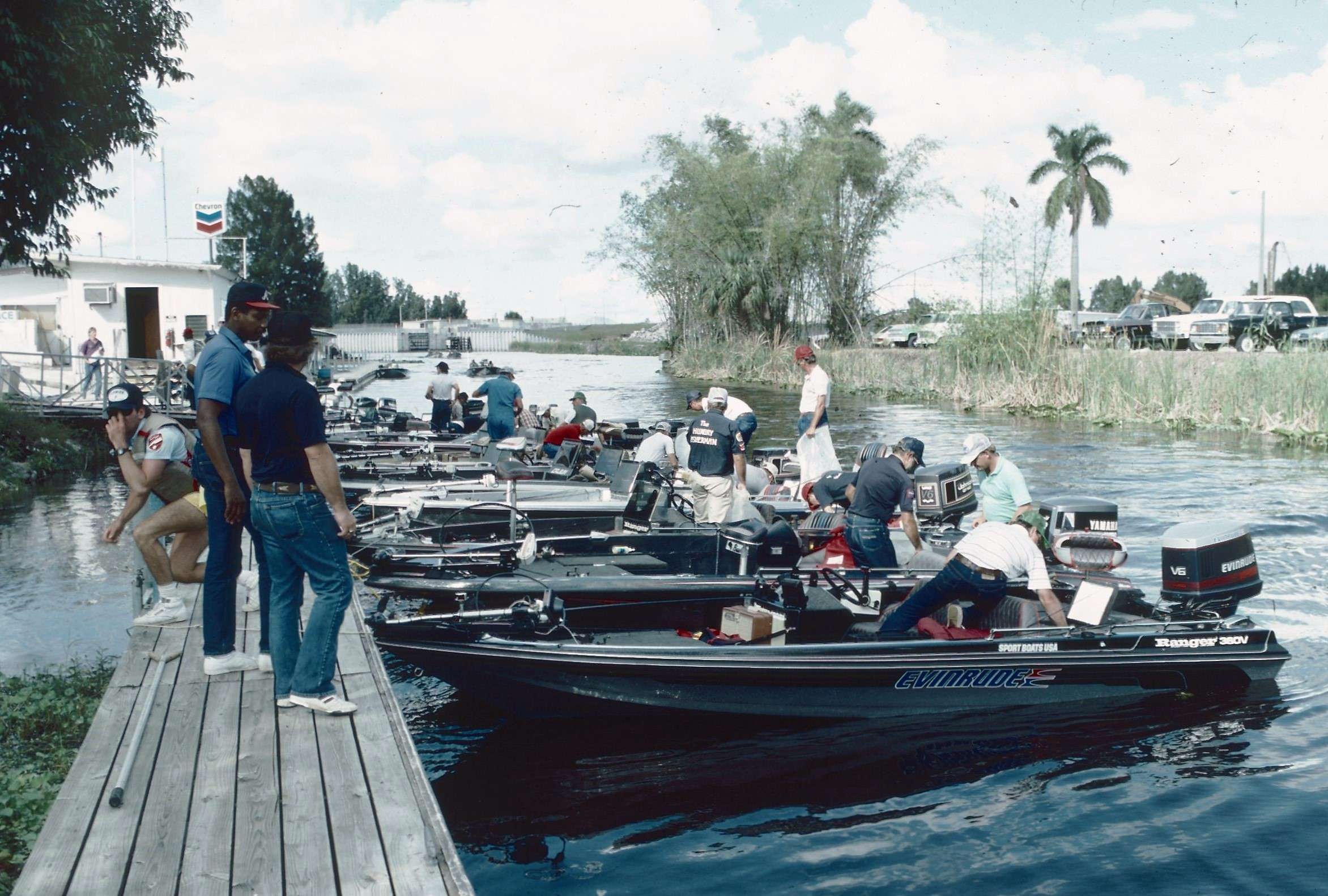   <b>1987 TOP 100 SUPER B.A.S.S. PRO-AM:</b> Twenty years after the first Bassmaster event on Beaver Lake, Ray Scott and Dewey Kendrick created a change in bass fishing events that since has become the norm. In the 1987 Top 100 Super B.A.S.S. Pro-Am on Lake Okeechobee, professional anglers were paired with amateurs for the first time.
