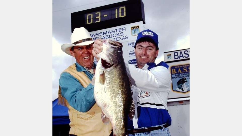  The field for that MegaBucks started on Richland-Chambers with 160 professionals and 160 amateurs, who fished for three days, then were cut to the top 35 for one day. The final 10 would fish for two days on White Rock Lake. On Day 2, Mark Menendez caught a 13-9 lunker that broke the all-time big bass record held by Bob Tyndall since 1973. 