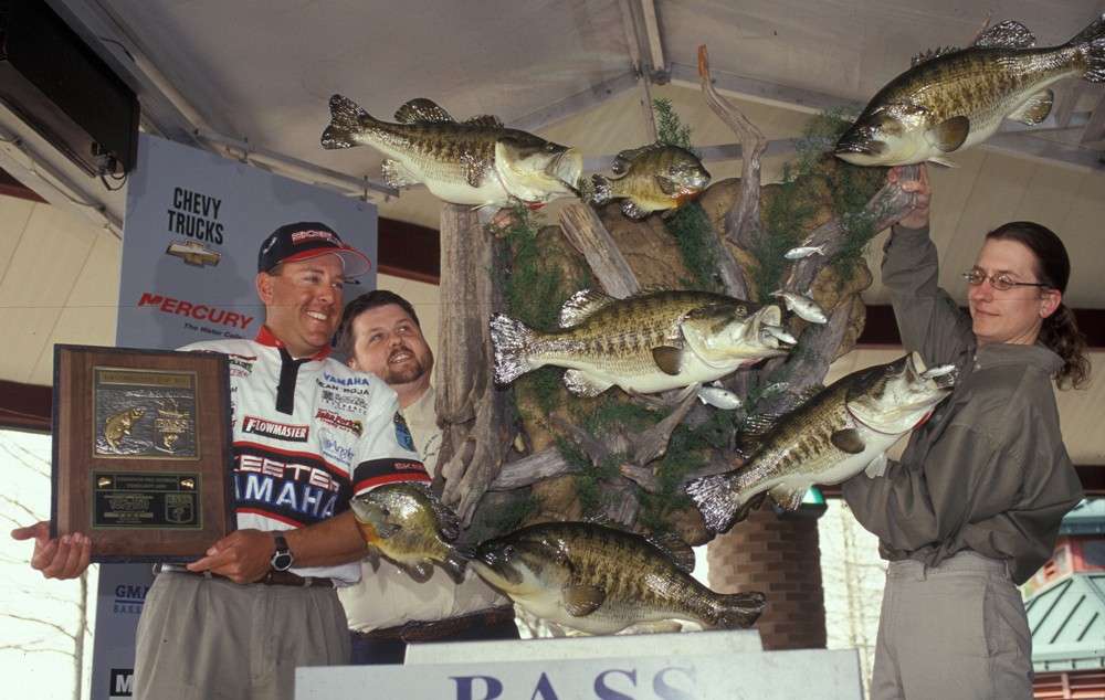   On January 17, 2001, the first day of the Florida Bassmaster Top 150, Rojas caught a 10-13 on his fourth cast. Over the day, he put four other bass in his livewell weighing 10-0, 9-0, 8-2 and 7-3 for a total of 45-2. It remains the heaviest five-bass limit in B.A.S.S. history. He was presented an impressive mount of that dayâs record haul.