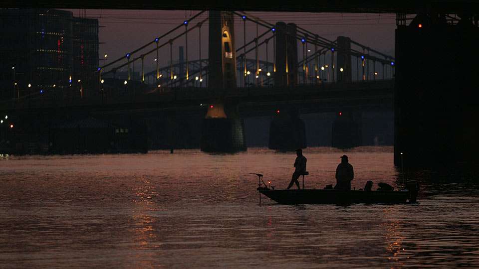  <b>2005 PITTSBURGH CLASSIC:</b> There was plenty of jubilation and sorrow at the 2005 Pittsburgh Classic. The late July event presented difficult fishing as angler after angler failed to catch a limit, but Kevin VanDam weighed a 4-13 limit on the final day to total 12-15 and edge Aaron Martens by 6 ounces.