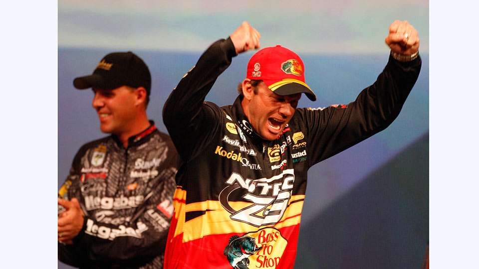  KVD not only surpassed the old weight record of 56-2, but so did Aaron Martens and Derek Remitz, two anglers who fished close to VanDam. Six of the top 11 weights ever caught in a Classic came from the Delta that year. It also was Martensâ record fourth time as runner-up in Classic.