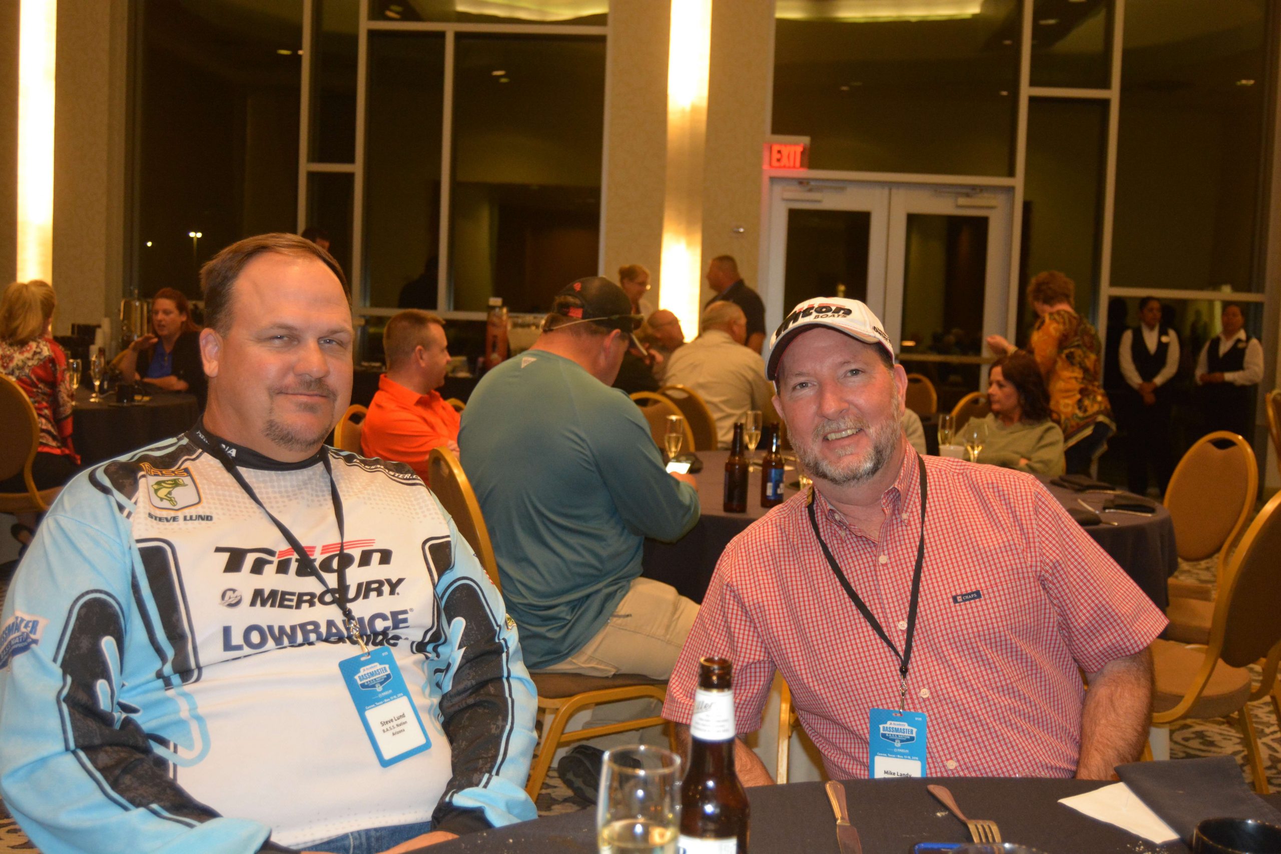 Steve Lund of Arizona, who qualified for the Classic last year, visits with his Western friend, Mike Landy of California.