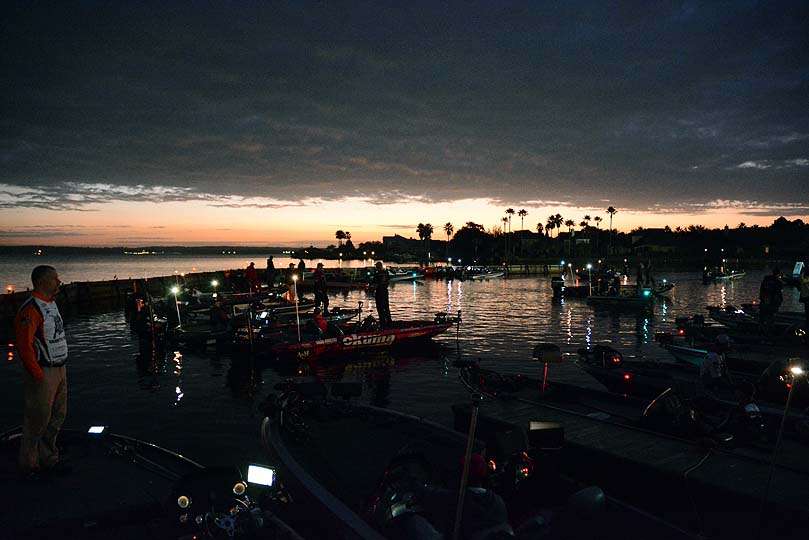 Lake Conroe will get busy after the sun comes up. Thatâs when 58 boats carrying the top 113 bass club anglers take off for the day of fishing. 