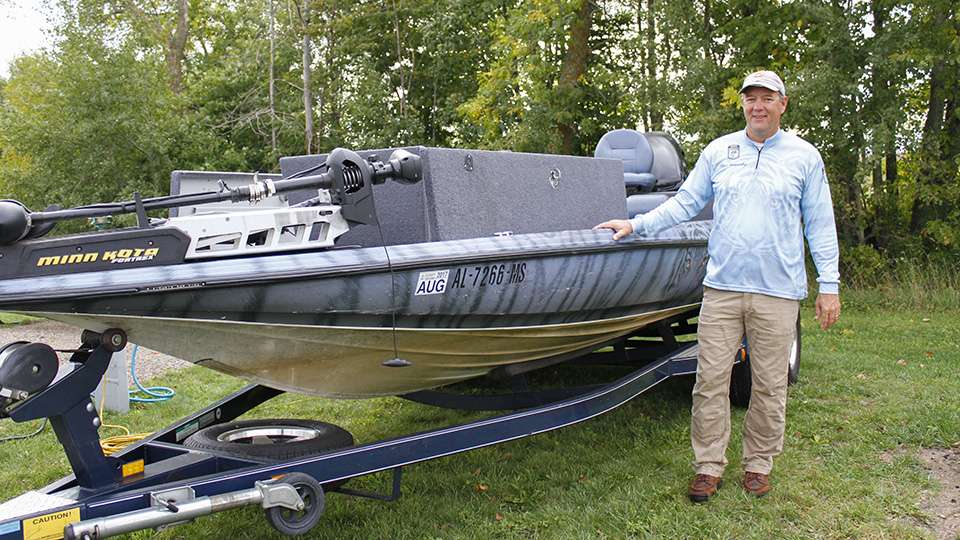 Elite Series pro Steve Kennedy is known across the industry as the angler with the tiger wrapped boat because of his love for Auburn University. Check out his 2005 Stratos 200 ProXL that he used for the 2016 season.
<p>
And look for Kennedy's new BassCat boat on the 2017 Bassmaster Elite Series. The company recently <a href=http://www.bassmaster.com/news/basscat-adds-steve-kennedy target=