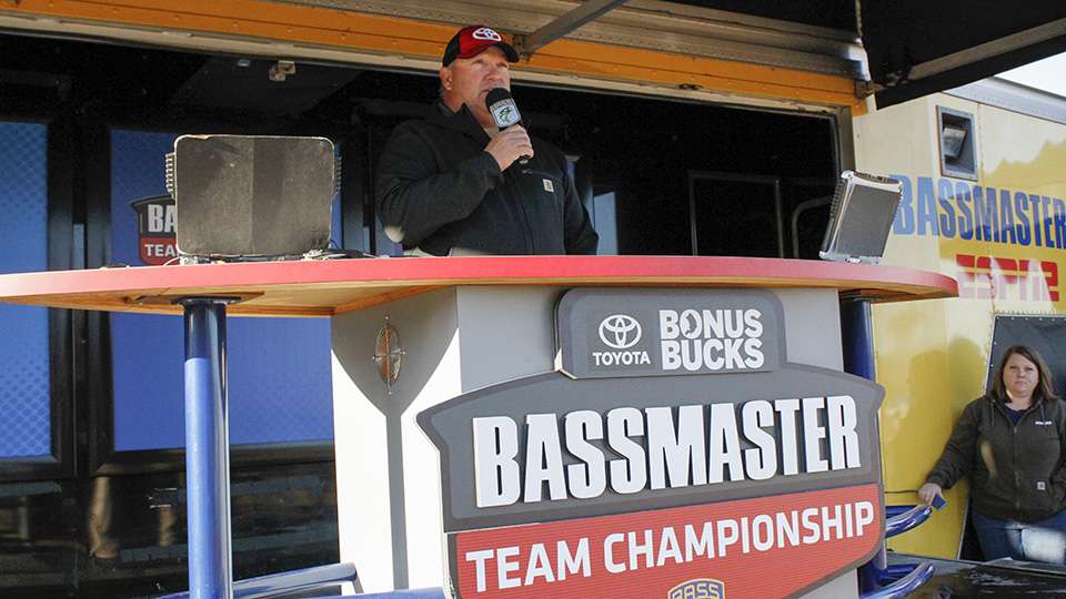 After 8 hours of fishing on Day 1 of the Toyota Bonus Bucks Bassmaster Team Championship on Kentucky Lake, anglers bagged up their catch and headed to the weigh-in stage.
