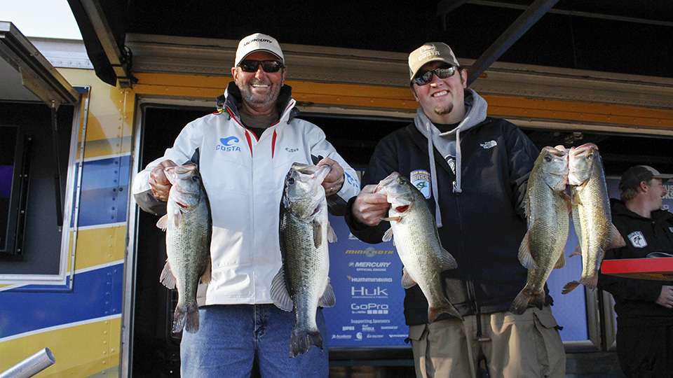 Dylan Hays and Jimmy Mize of Arkansas Bass Team Trail (12th, 17-2)