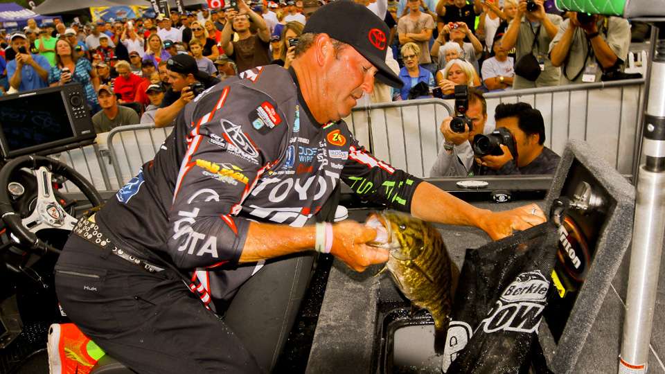 But Swindle had struggled mightily the first two days. Of the 50 angler's in the field, Swindle found himself in 49th place going into the final day. But as he began to pull his fish from the live well during the final weigh in, it was obvious Swindle had once again rallied. 