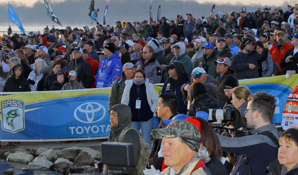 <h4>GEICO Bassmaster Classic on Grand Lake O' The Cherokees</h4>Every morning hundreds of fans gathered along the shoreline to view the morning launch. 