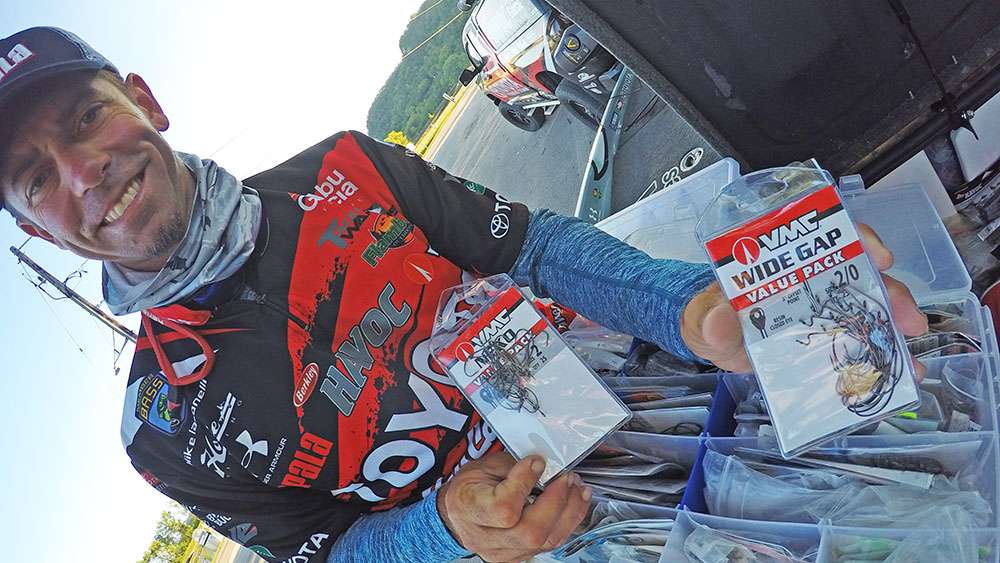 VMC Hooks provide the color on the package, and contribute to his wrap and jersey as one of his primary sponsors. Iaconelli firmly believes in VMC, and it shows.