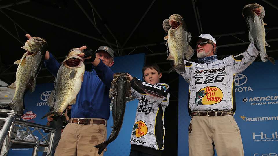 On Facebook Sam Burel wrote: Ricky Clunn's WIN in Florida this year was AWESOME.. Hadda drive over 2 hours to see last day weigh in and had to park A LONG WAYS away.. I knew guys that came up from Okeechobee cause, short of a DQ, HE WAS GONNA WIN.. Much Love RICKY !!!
John Lipe wrote: Clunn's win this year