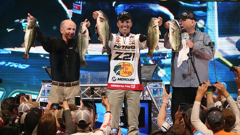 On Instagram keepitreal_sdg wrote: The monster bag Edwin Evers had this past #bassmasterclassic
ike_ike_ike wrote: Easy Edwin Evers2 domination in the 2016 #bassmasterclassic
devinbolser6607 wrote: Classic at Tulsa and Edwin Evers got 29lbs 3 ounces for the win on the last day	

