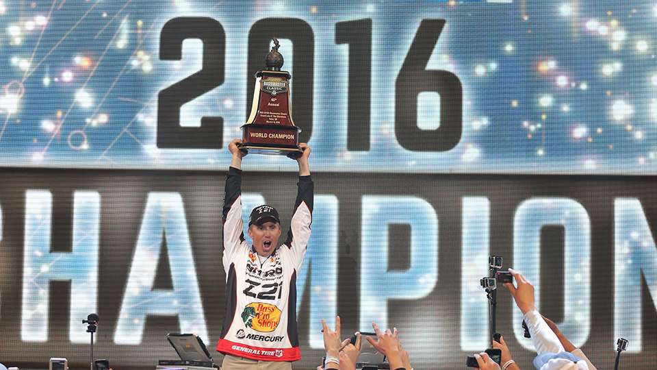 On Facebook Amy Miller wrote: The 2016 bassmaster! A Oklahoma boy won his first title! He was so proud an we where too!
Richard Fitzwater wrote: 2016 Bassmasters Classic.