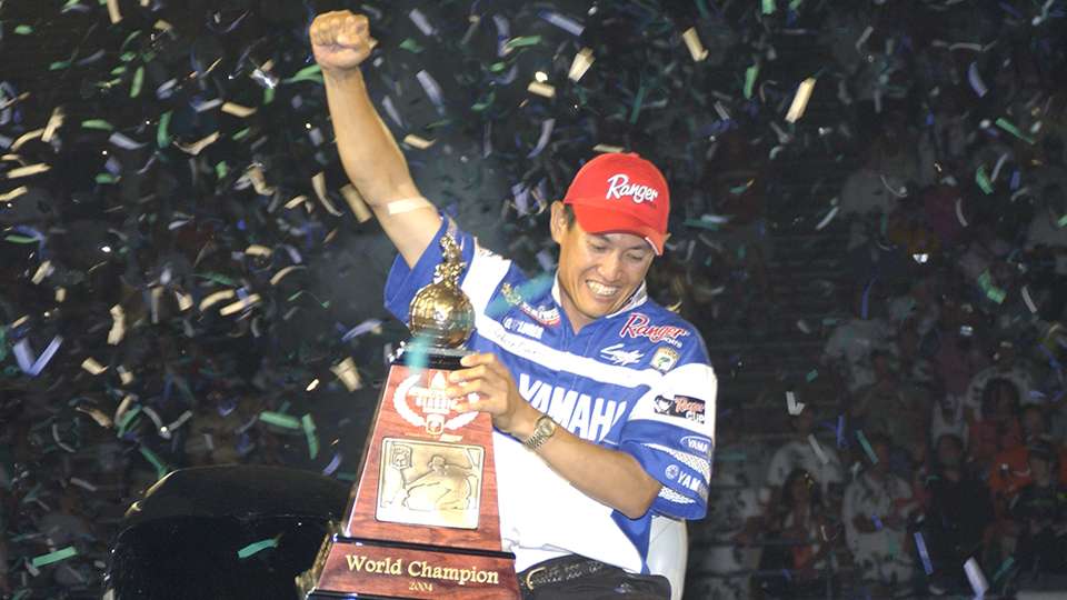 On Instagram tschnebs wrote: Takahiros come from behind victory in the closing minutes of the 2004 Classic
kevindame wrote: Takahiro Omori's last second heroics, catching 3 key fish in 3 casts to land him his Classic Victory in 2004. 