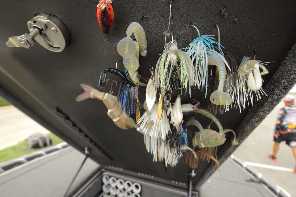 Lane uses the lid's foam backing as a quick storage spot for loose baits. This keep multiple lures close at hand and prevents large, inconvenient tangles of hooks.