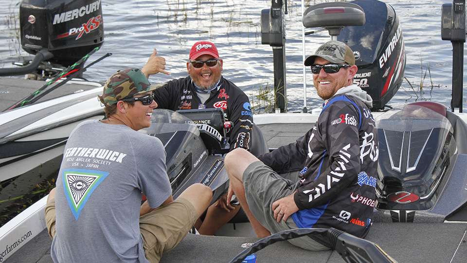 Three Minnesota anglers (Chad Smith, Andy Young, Josh Douglas) all hang out and talk about their week in Florida.