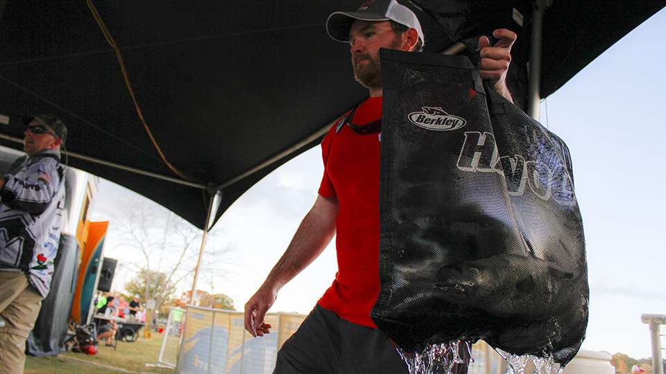 Elite Series rookie Jesse Wiggins brings a big bag to the scales. He jumped up to 4th place going into the final day.