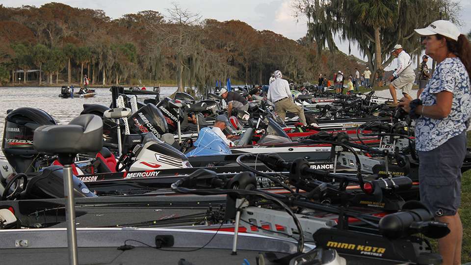 The final flights pull in and park for the weigh-in. The 200-boat field will get cut to the Top 12 for Saturday's action.