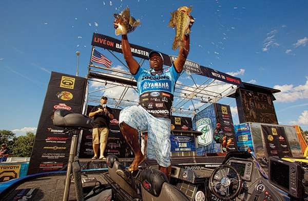 Monroe had a day on Championship Sunday, weighing 30-15 to total 108-5 and top Lane by 12-12. It was the second time the California pro eclipsed 100 pounds, the first (104-8) coming in his victory in the Elitesâ inaugural event on Texas' Lake Amistad in 2006.