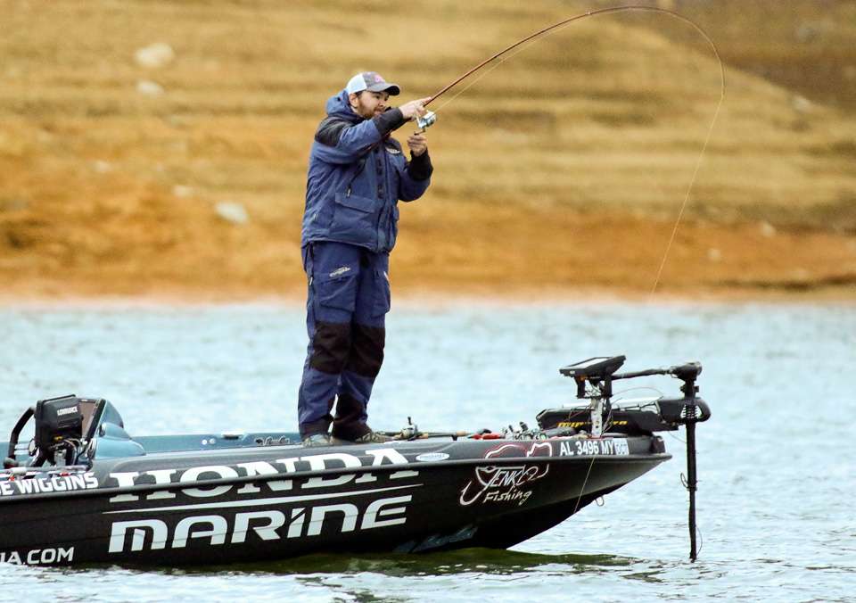 See Jesse Wiggins bring 'em in fast and furious during the first hour of Day 3 during the Bassmaster Elite at Cherokee Lake.