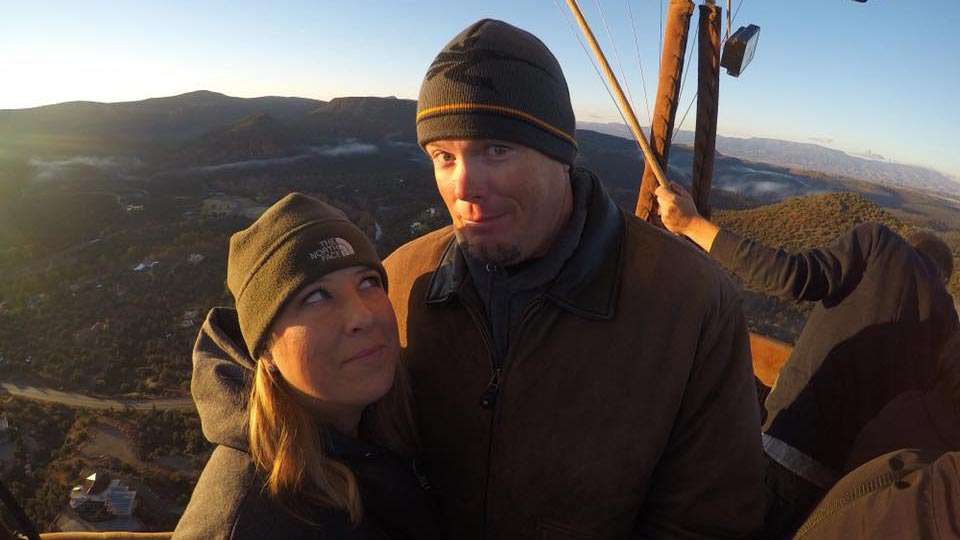 Keith Combs married his girlfriend, Jennifer, and he posted: âItâs finally official.â Big congrats to Mr. and Mrs. Combs. For their honeymoon, they went somewhere out West, with canyons and rock bridges and posted a bunch of pics. The trip included a hot-air balloon ride to catch some sights. Looks like theyâre thinking of something else. Get a room!