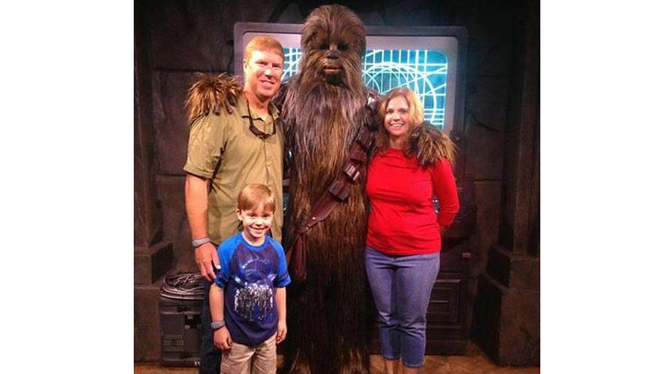 Greg Vinson and the family visited somewhere Chewbacca hangs out. âMet a wookie today,â Vinson wrote. And of course, all his jolly joker friends just had to comment; âWhich one is you?â Which is actually kind of funny when you think about it.
