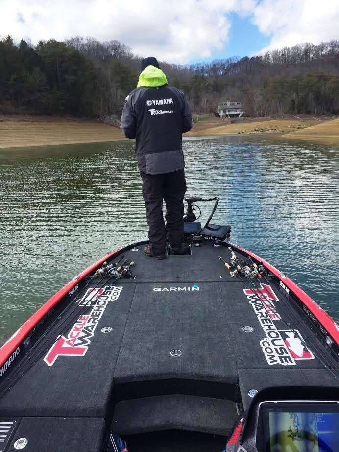 2:06 in the afternoon for Jared Lintner who is boat four of the first flight with a check in time of 3:20 p.m., with the day coming to a close it's been a grind for Lintner. He's still looking for that third keeper!! As we all know you can get well in a hurry in bass fishing!!! Let's see what the next hour has in store for Jared. 