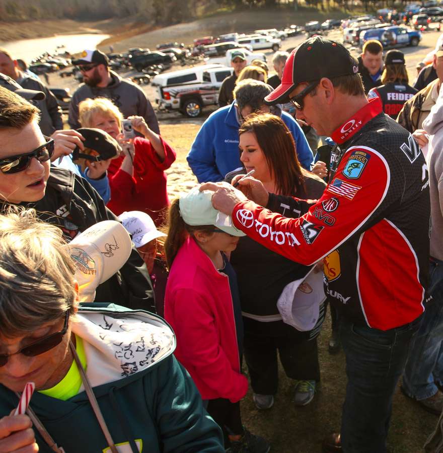 Kevin VanDam is making sure he signs autographs for as many fans as he can.