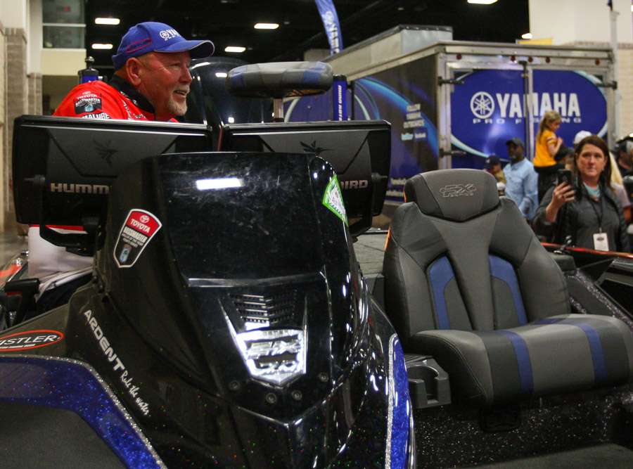 Veteran Elite Series angler Matt Herren is relaxing prior to his time with Dave Mercer on the stage.
