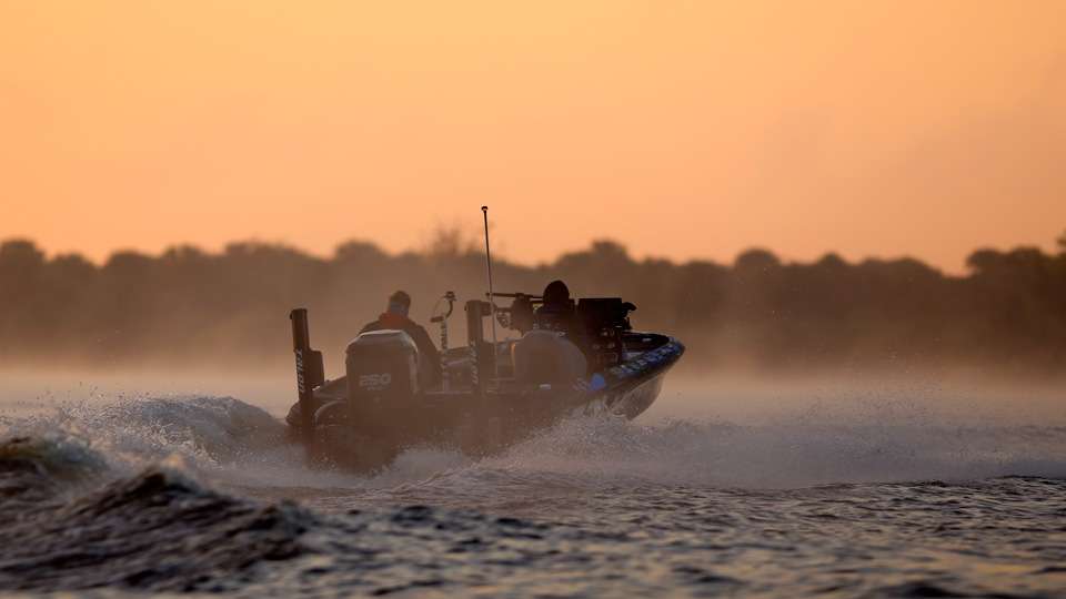 Go on Lake Okeechobee on Championship Sunday with Elite Series pro Ott DeFoe. DeFoe started the day in 2nd place and is looking to take home his 4th B.A.S.S. win. 