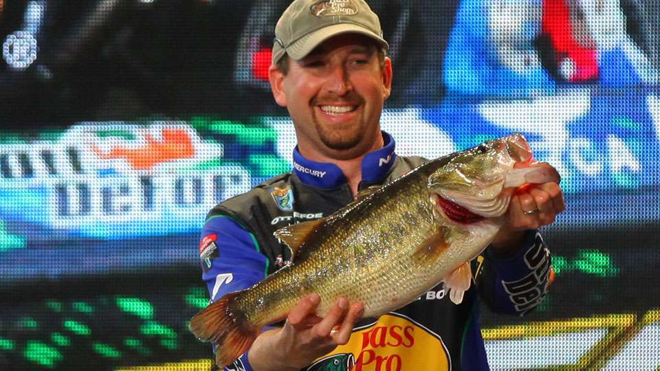 Ott DeFoe continued his seasonal hot streak with a fifth-place finish, including the rush of catching a largemouth weighing 9-9. To catch it he used a Storm Cover Pop prototype topwater to be introduced later this year. Alternatively, he used a 6.25-inch green pumpkin Bass Pro Shops Fin-Eke Worm, with a VMC Weedless Neko Hook, also to be released this year. 
