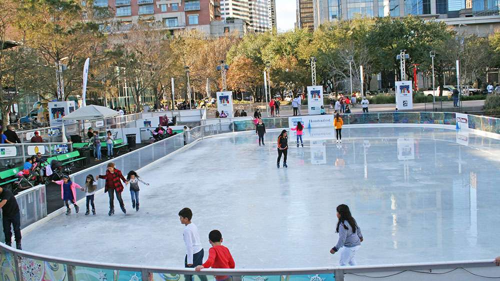 The winter season kicked off on November 22, 2016 with Frostival, a fun-filled night celebrating the opening of The ice at Discovery Green powered by Green Mountain Energy Company as well as the debut of the winter art installations, Firmament and Enchanted Promenade!