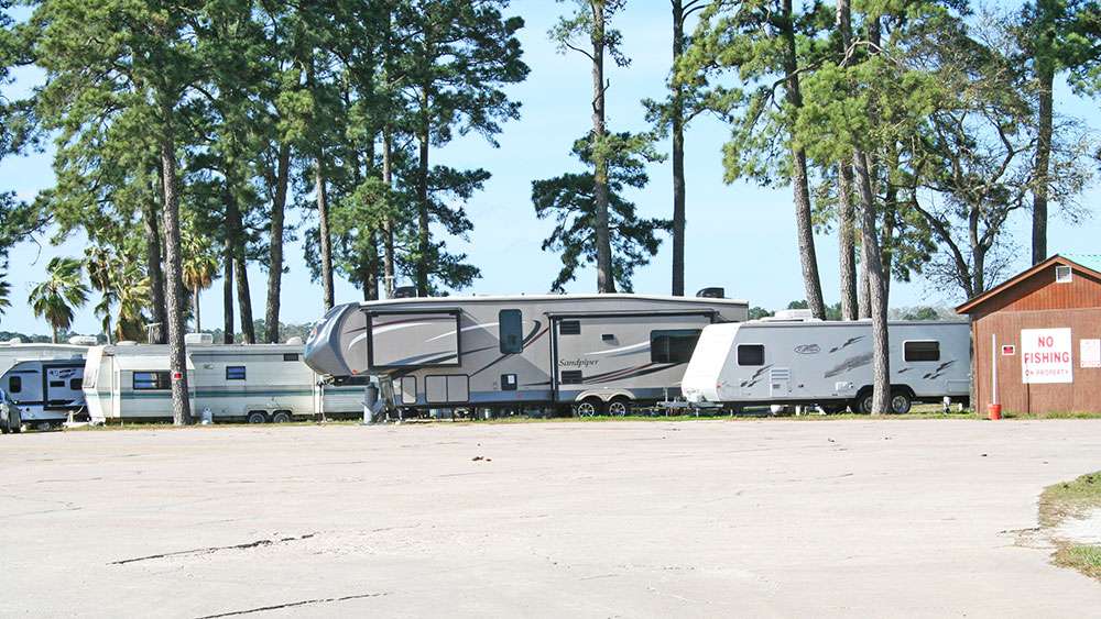 In addition to parking for the tow vehicles and trailers of the professional anglers, there is also rental space for travel trailers and RVs at the marina.