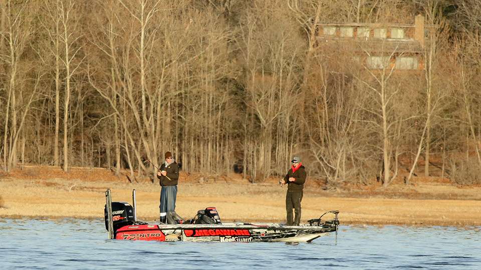 Head out onto Table Rock with the Opens anglers as they take on Day 1 of the 2017 Bass Pro Shops Central Open #1.