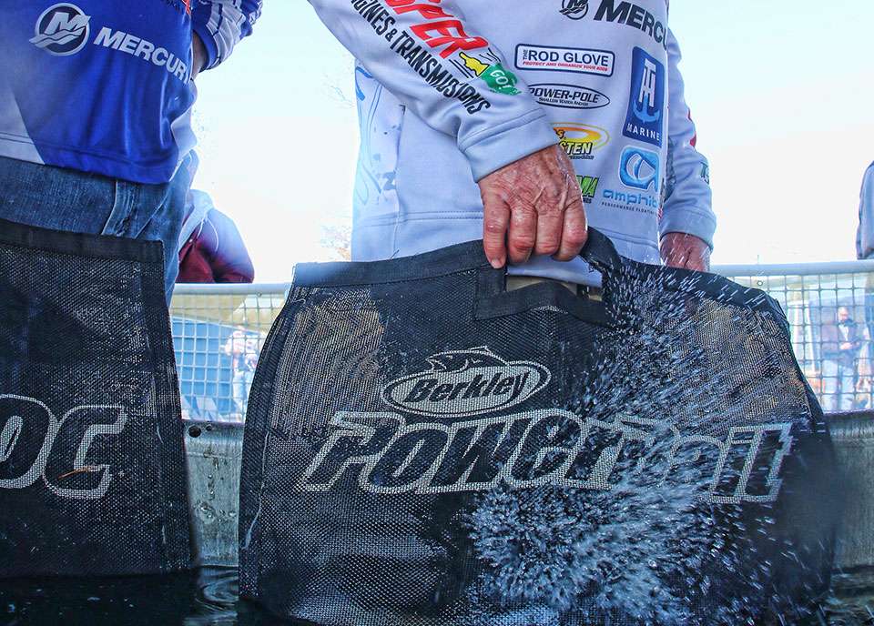 Go behind the scenes at the Day 2 weigh-in at Table Rock!