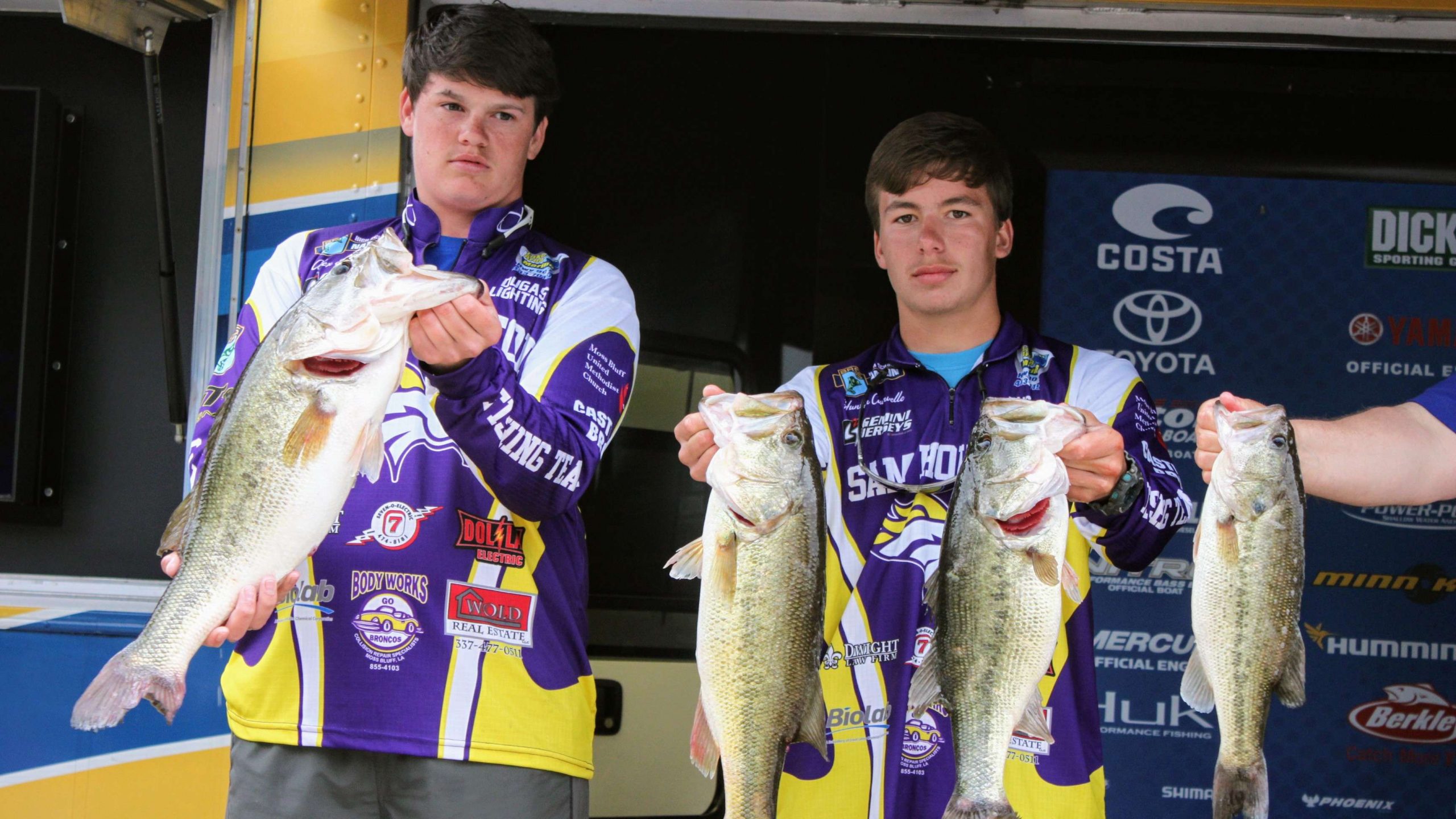 And the really big bag hits the stage. There's Alex Erickson, left,
  and Hunter Courvelle of Sam Houston (La.) High. The duo boated a limit
  weighing 23-3, which was one ounce shy of the one-day record set at
  the national championship in 2015 on Kentucky Lake.
