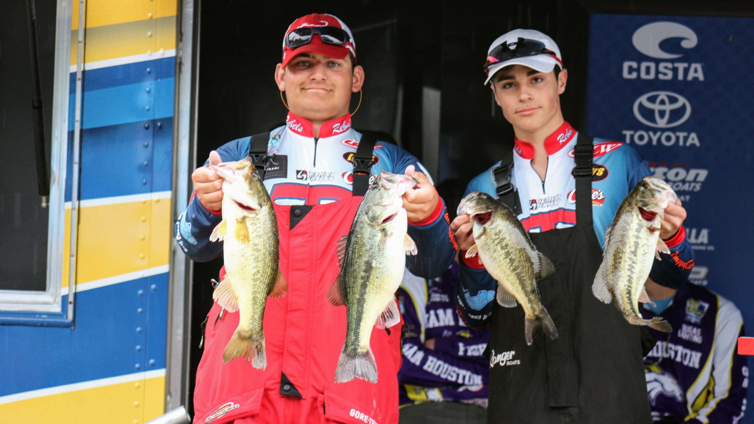 Jacob Tarpley and Keigan Maturin of the Teurlings Catholic (La.)
  High School team placed 14th with a 15-14 total.
