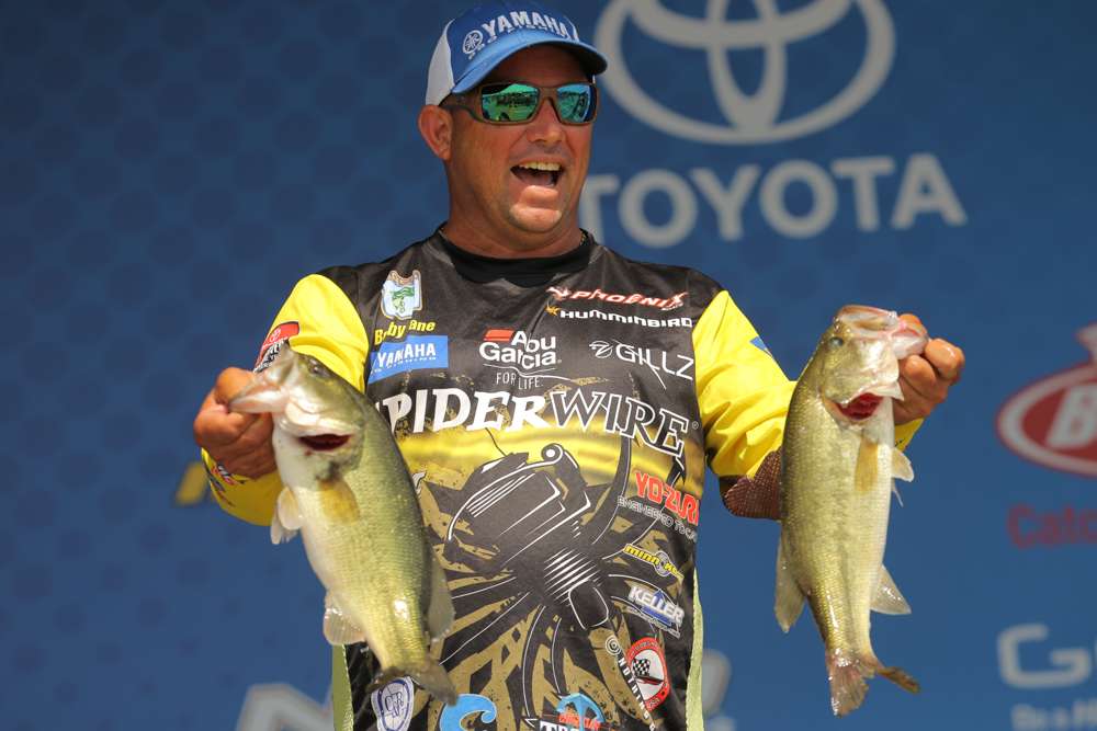 <b>Bobby Lane (35-1) </b><br>
In nine previous Classic appearances, Lane has never finished lower than 20th, with three Top 10 finishes and two Top 5s. As a Florida native, he knows a thing or two about fishing shallow water, and heâs coming off a 2016 Elite Series season that saw him finish in the Top 20 at four events.
