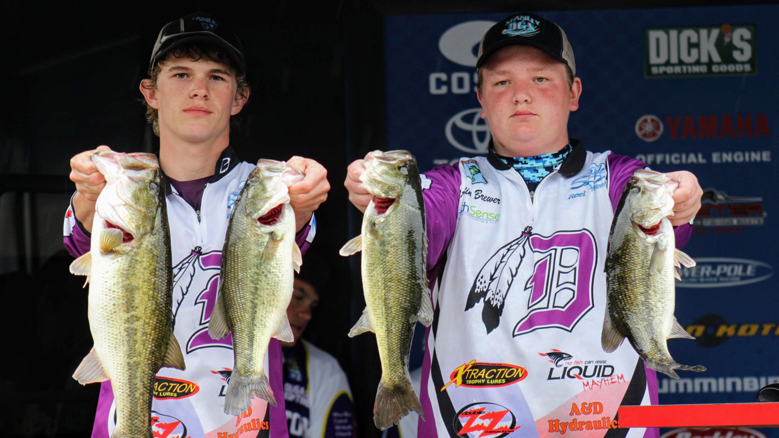   Jacob Bruner and Ausin Brewer of Douglass (Tex.) High School
  finished ninth with 17-11.
