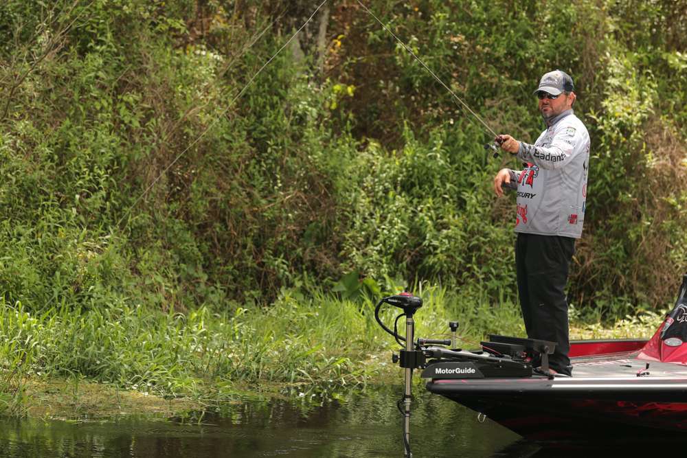 <b>Greg Hackney (4-1) </b><br>
Just as Swindle is the wounded animal, Hackney could be the angry animal â and both are equally dangerous. After an unfortunate set of circumstances led to the disqualification of his Day 1 catch in last yearâs Elite Series event on Cayuga Lake, he basically dropped out of an AOY race he had led most of the season. That could give him extra motivation coming into his 14th Classic appearance, and he knows how to catch fish when theyâre shallow â whether heâs flipping and pitching, fishing a topwater lure or using a flat-sided crankbait.
