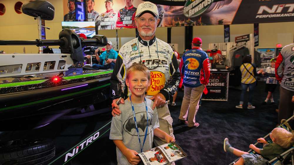 Rick Clunn just made the young man anglers day!