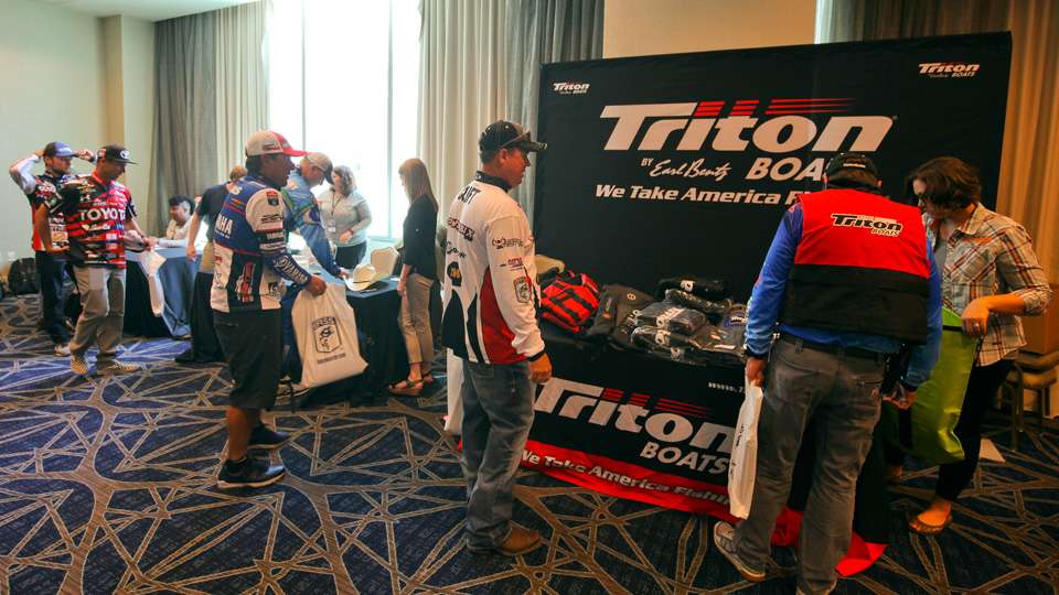 Official registration was also the place where every competing angler was given bags of gifts from Bassmaster presenting sponsors. The first stop was Triton Boats...
