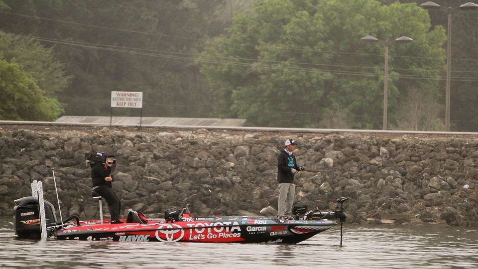 Go on the water early with Mike Iaconelli as he attacks 'em on the final morning of the 2017 GEICO Bassmaster Classic presented by DICK'S Sporting Goods. 