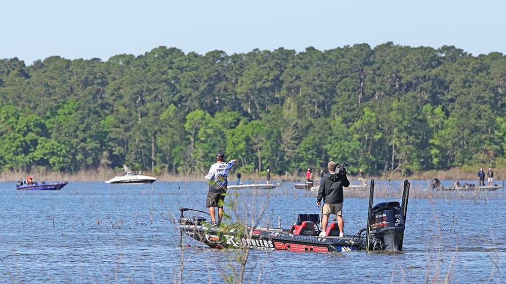 He moves about a mile, puts down and begins searching for another eager bass. You can see the growing number of spectator boats gathered up to see one of the leaders work a little magic. 